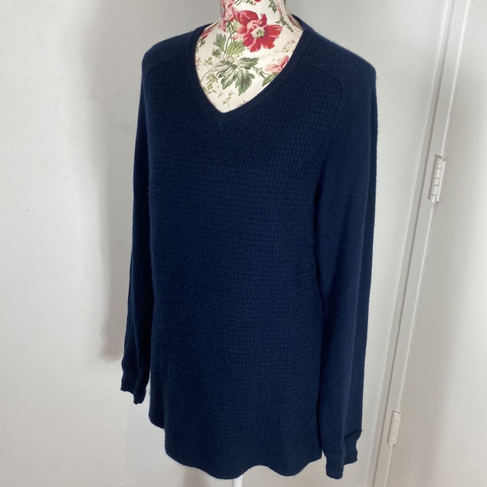 Velvet by Graham & Spencer Navy V-Neck Long Sleeve Cashmere Sweater